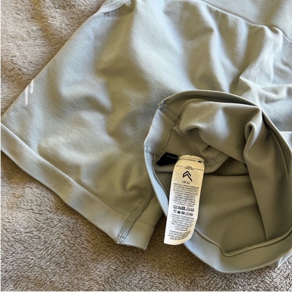 Oner Active Effortless Seamless Light Grey Shorts Medium - Picture 4 of 4
